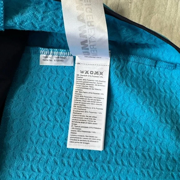 Mammut Women's Blue and Dark Blue Ski Jacket - Picture 14 of 16